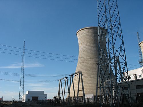 十年品质，终身维护 避雷塔与钢结构接闪杆塔在光伏科技中的关键作用