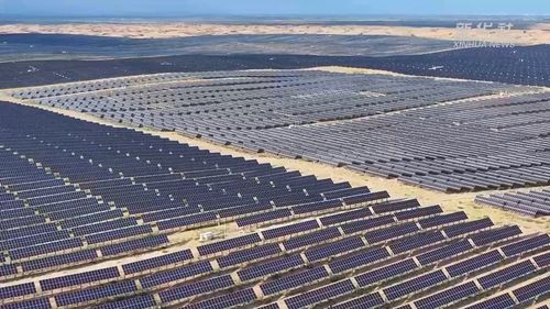 决胜十四五绿色发展 光伏科技园区化，沙海变蓝海，黄沙产绿电